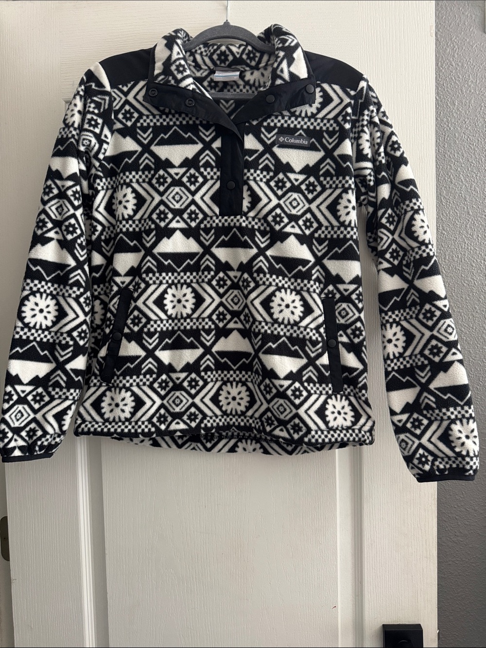 Columbia Black & White Geometric Snap‑Pullover Fleece